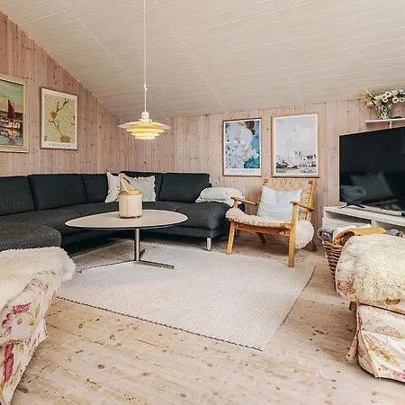 Luxurious Retreat By Bratten Strand-by Traum בית נופש Jerup