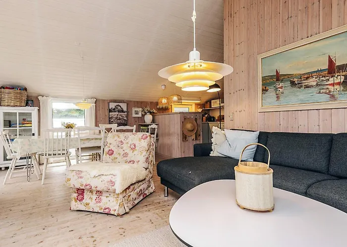 Luxurious Retreat By Bratten Strand-by Traum